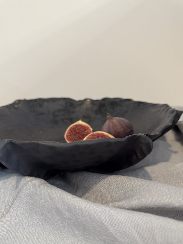 Ceramiczna misa z czarnej gliny unikat