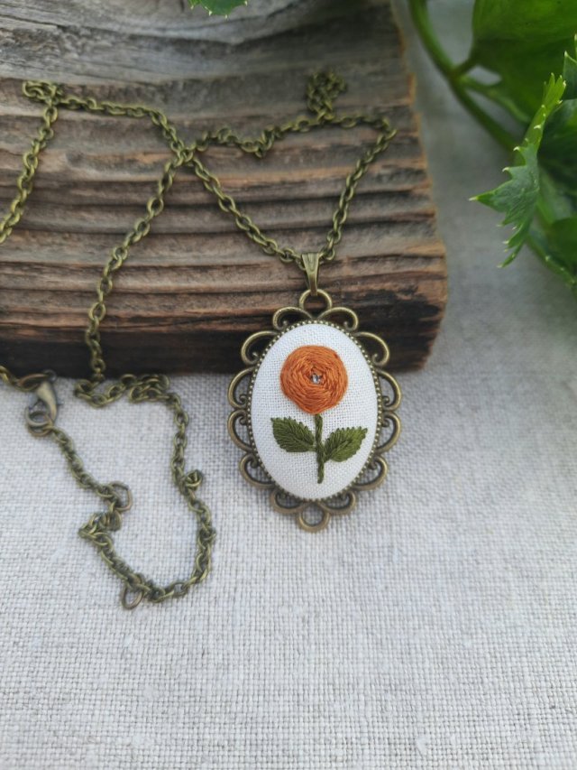 Kwiatowy wisiorek - pomarańczowy