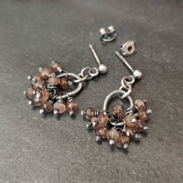 Kolczyki z andaluzytem na sztyfcie