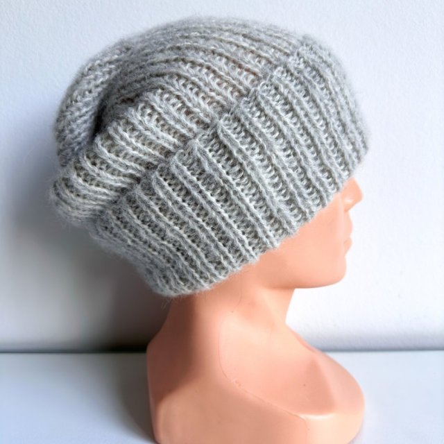 Ręcznie robiona czapka damska MORGANA Alpaka z Jedwabiem 9020/35 Perłowy Szary - od ręki