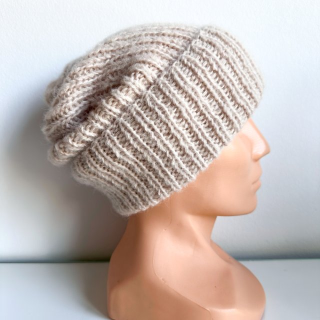 Ręcznie robiona czapka damska MORGANA Merynos, Alpaka z Jedwabiem 59/40 Marcepan - od ręki