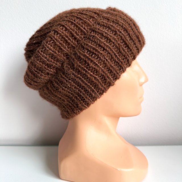 Ręcznie robiona czapka damska MORGANA Merynos, Alpaka z Jedwabiem 52/38 Czekolada - od ręki