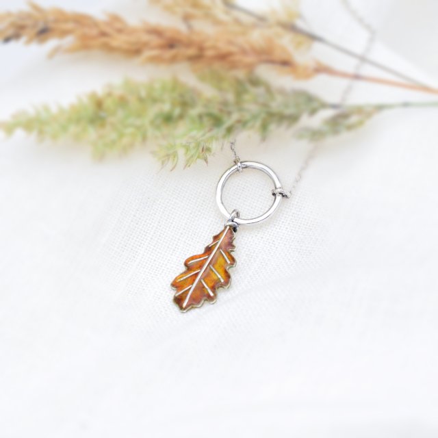 Wisiorek z Jesiennym Liściem Dębu