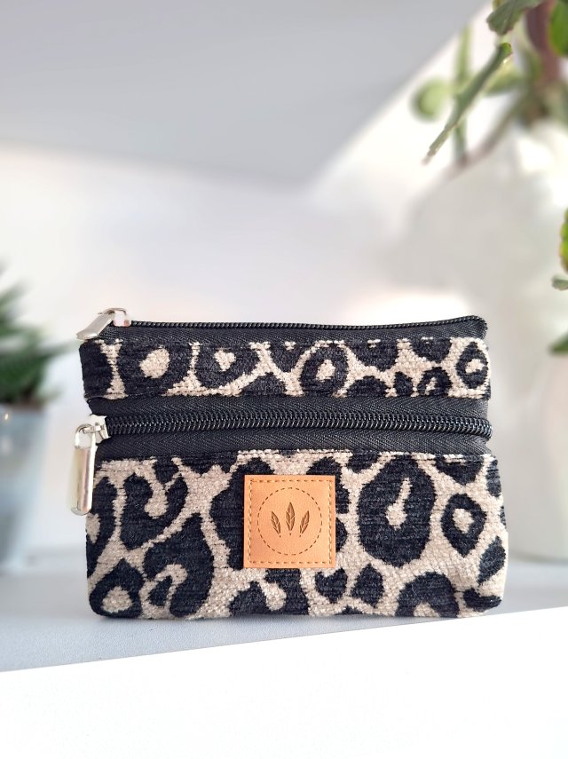 Żakardowy portfel w panterkę Beżowy