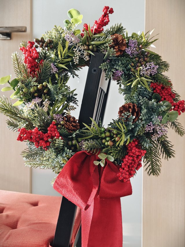 Wianek zimowy w stylu naturalnym