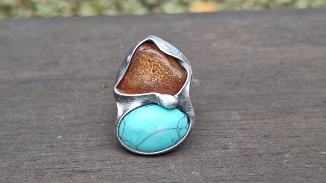 Z niebieskim - pierścionek regulowany