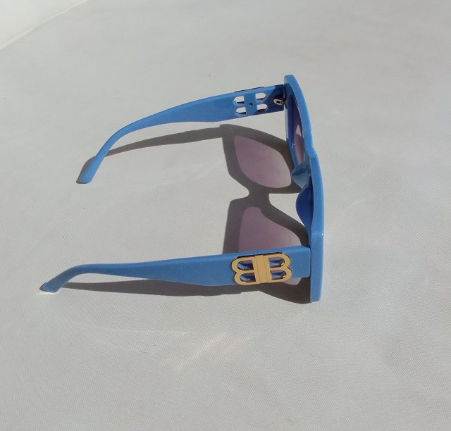 NIEBIESKIE OKULARY PRZECIWSŁONECZNE