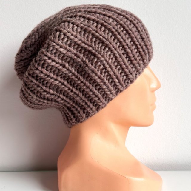 Ręcznie robiona czapka damska JANKA 100% Wełna owcza 48 Nugat - od ręki