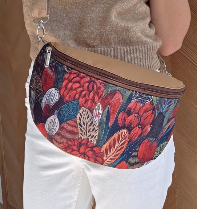 Brązowa nerka z kwiatkami kwiaty brąz czekolada