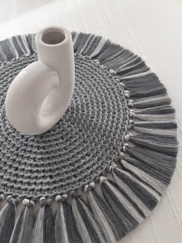 PODKŁADKA Z FRĘDZLAMI W ROZMIARZE XL