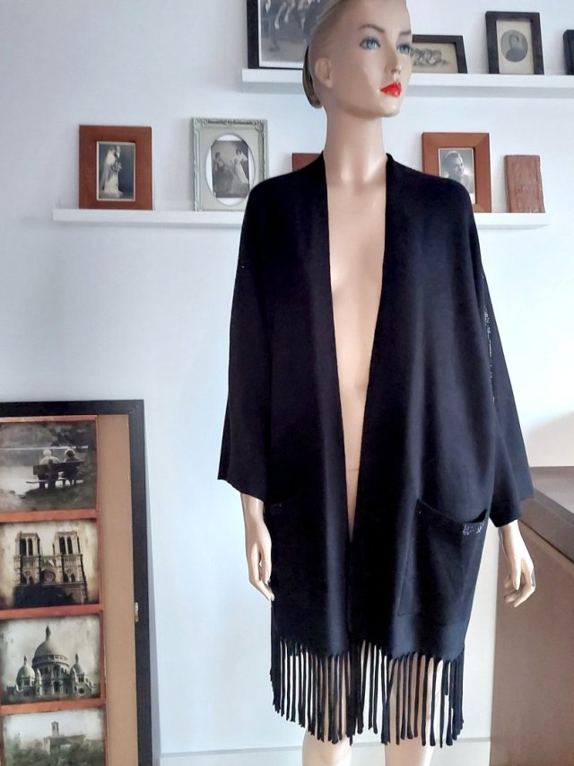 kimonowy sweter z frędzlami