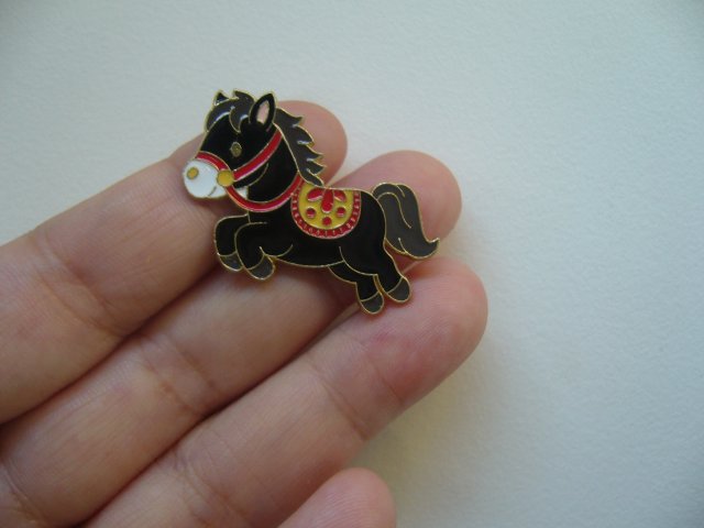 PIN PRZYPINKA BROSZKA KUCYK