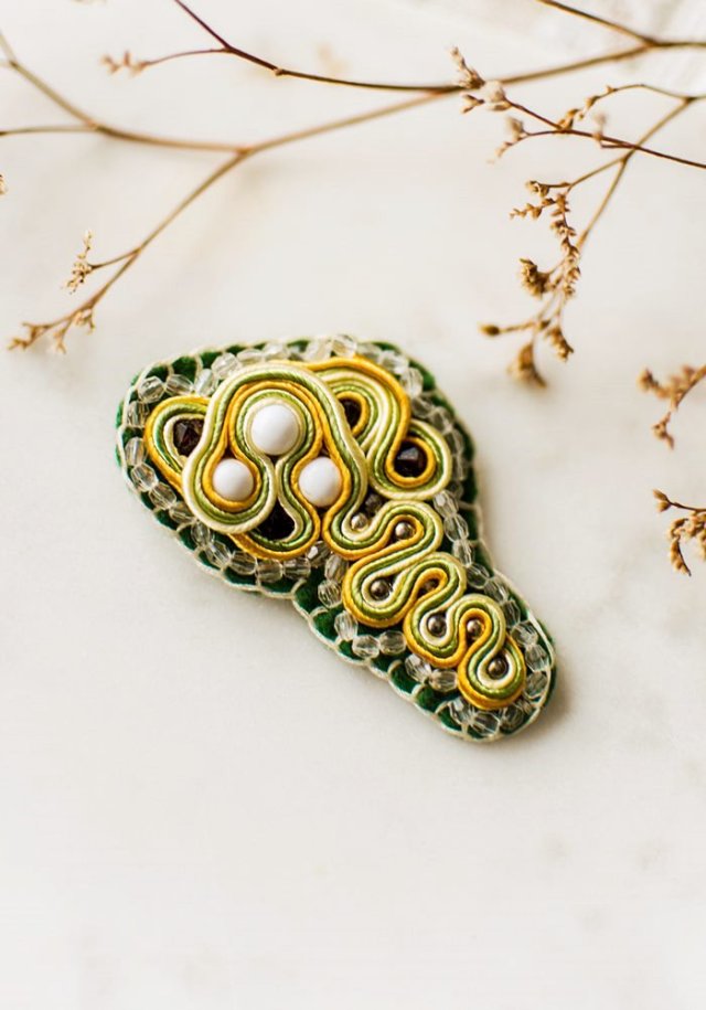 ciekawa broszka soutache