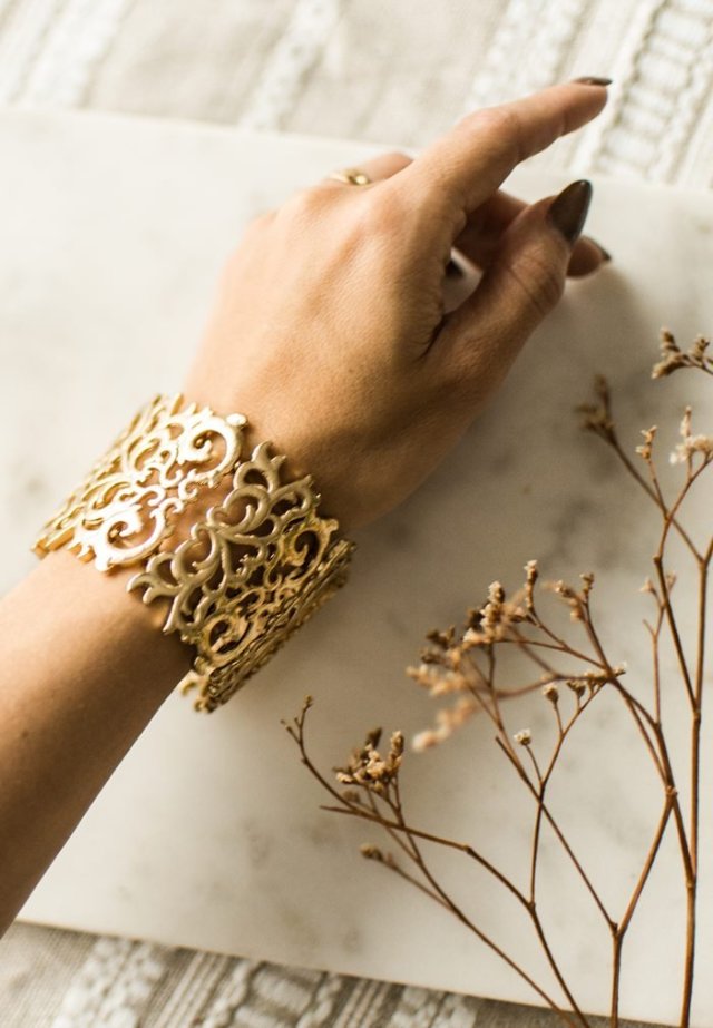 bransoletka z ażurowym wzorem