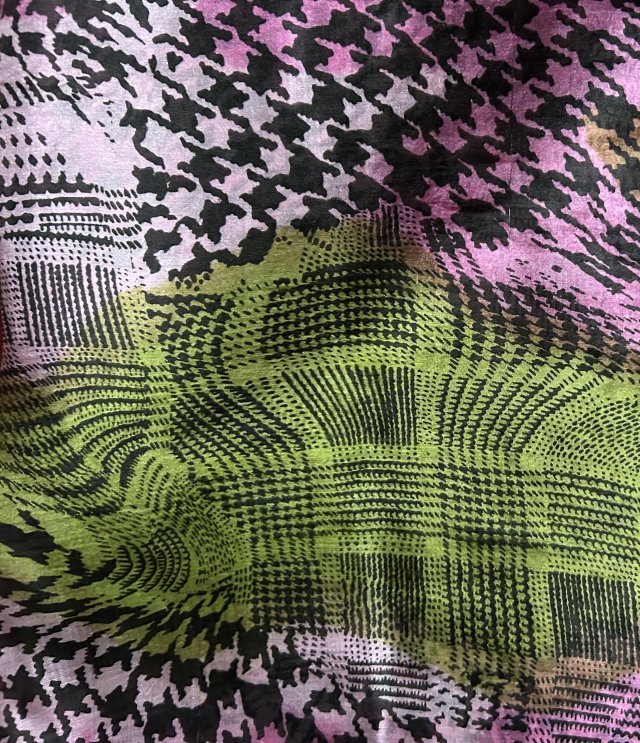 Silk scarf - jedwabny szal - graficzne zdobienie - żywe kontrastowe barwy