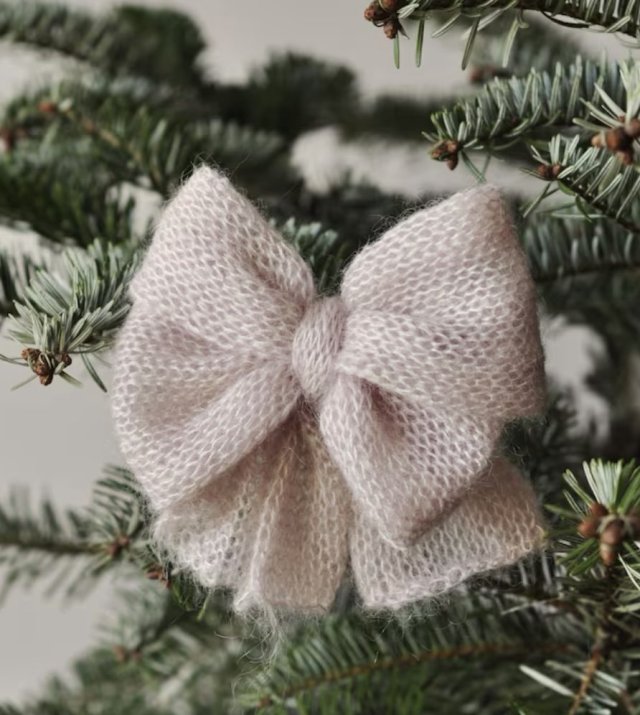 Ozdoba świąteczna kokardy z moheru i jedwabiu ręcznie robione ozdoby na choinkę przytulna ekologiczna dekoracja bożonarodzeniowa z naturalnej włóczki
