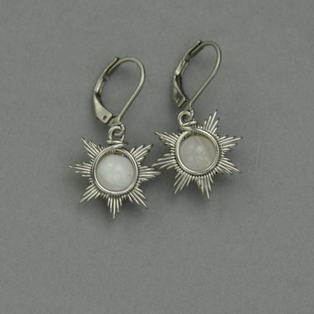 Kolczyki różowe słoneczka kamień księżycowy, wire wrapping, stal chirurgiczna, słońce