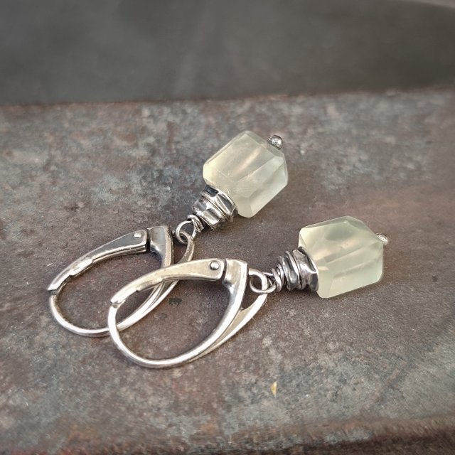 Frenit. Serbrne kolczyki