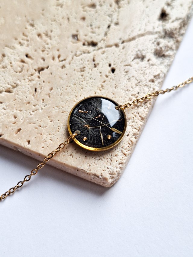 Bransoletka z żywicy kółko z dmuchawcem