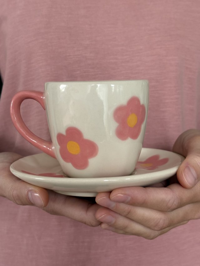 Filiżanka z talerzykiem - kwiaty