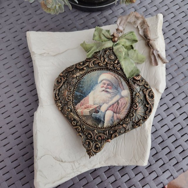 Świąteczna zawieszka retro z wizerunkiem Świętego Mikołaja