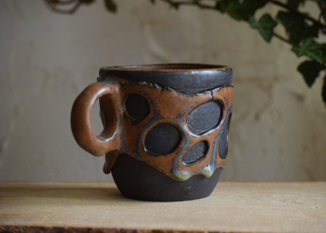 OTULANiE_kubek ceramiczny_czerń i brąz