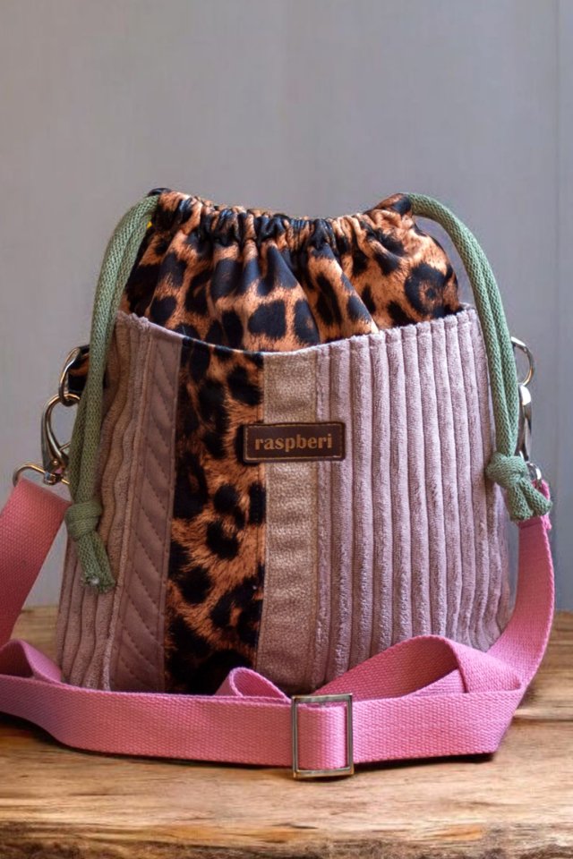 Brązowo-różowa patchworkowa listonoszka z kominem panterka