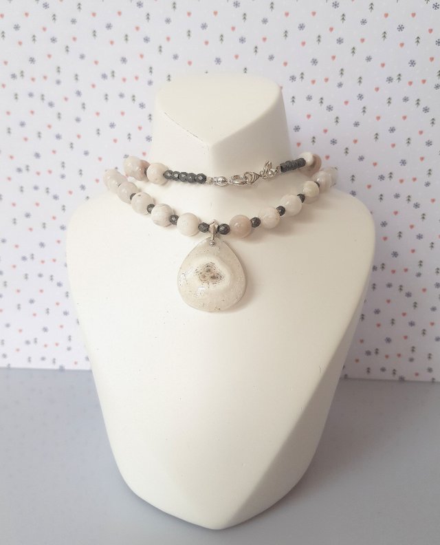 Naszyjnik z Kwarcem Solarnym i Kamieniem Księżycowym