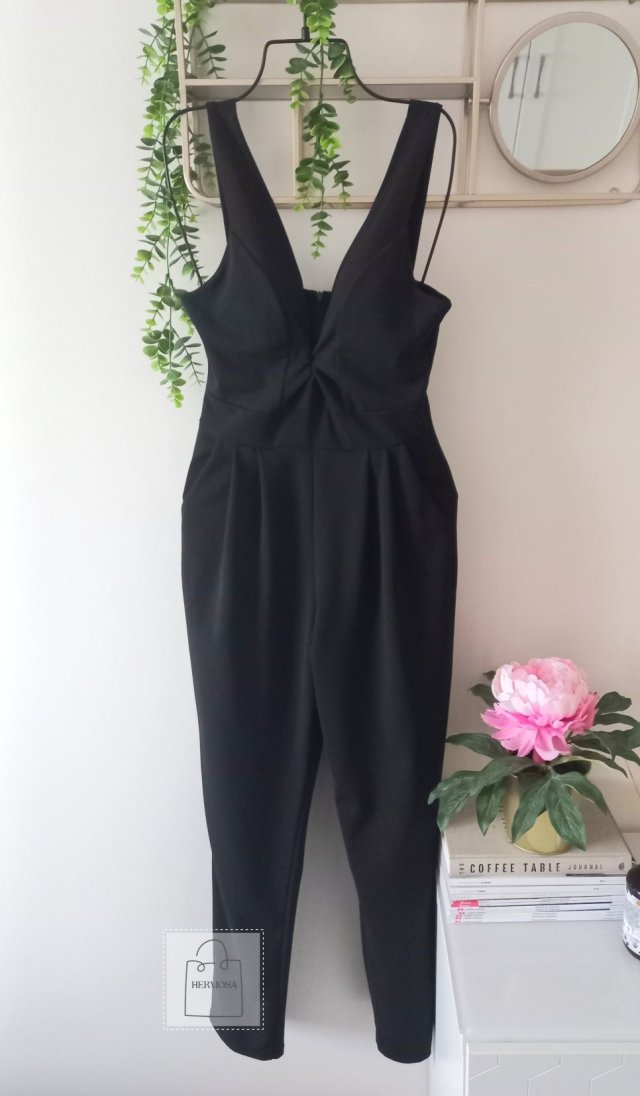 Czarny kombinezon