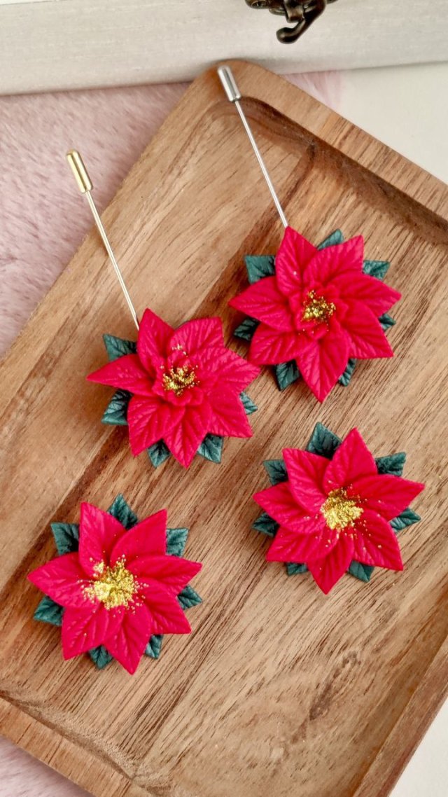 Broszka z kwiatem Gwiazdy betlejemskiej