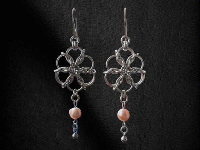 Kolczyki chainmaille z perłami słodkowodnymi 8,5 cm stal chirurgiczna
