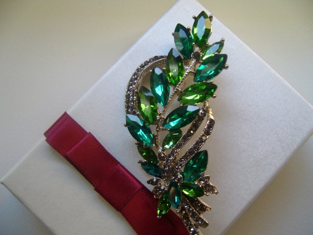 KRYSZTAŁOWA BROSZKA W ODCIENIACH ZIELENI