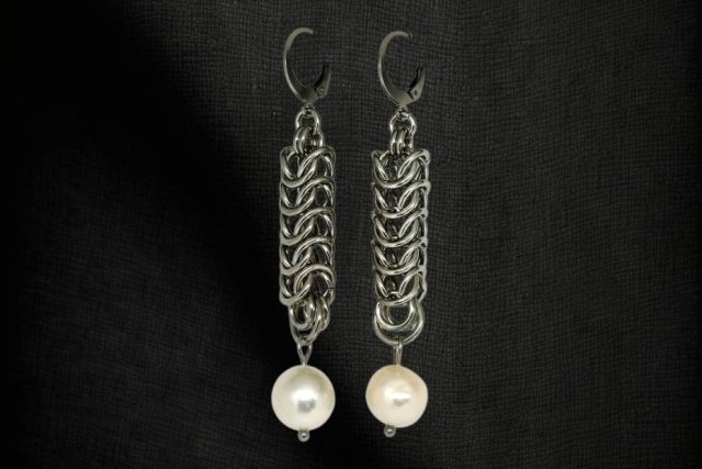 Kolczyki chainmaille z dużą perłą barokową 7 cm stal chirurgiczna