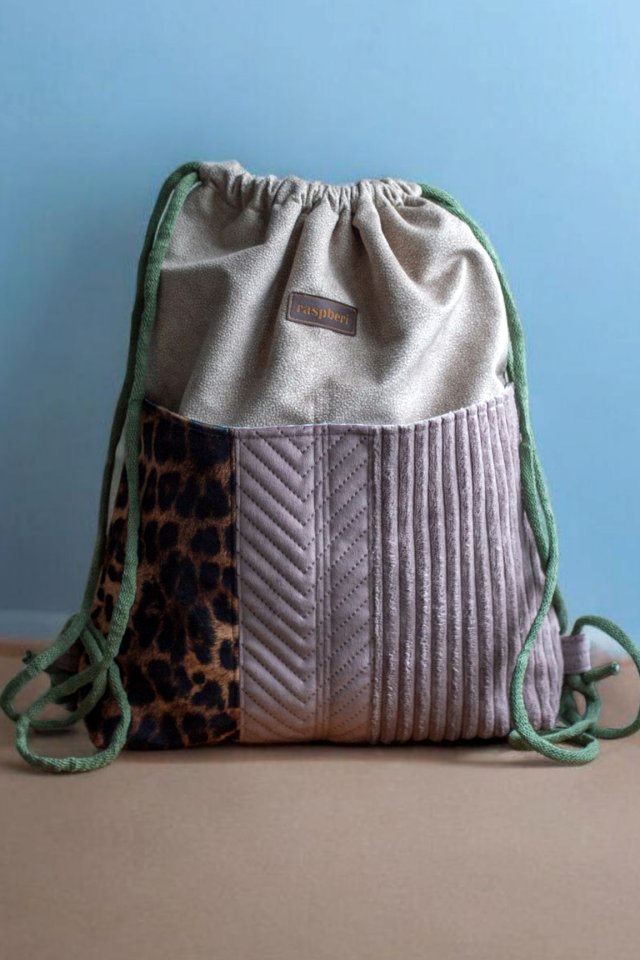 Workoplecak patchwork z kieszeniami sztruks panterka