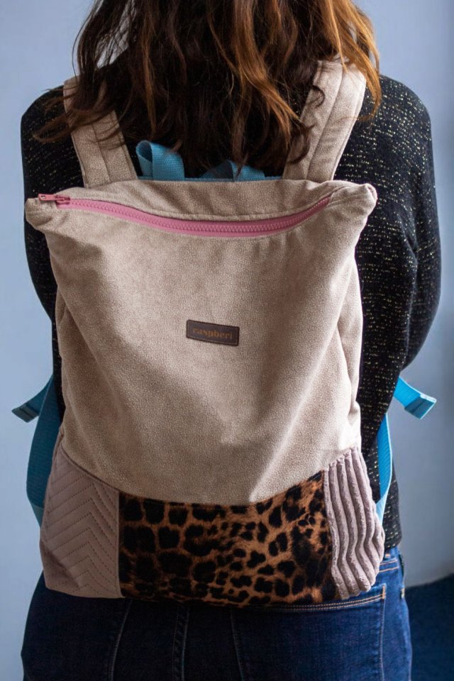 Beżowy plecak z suwakiem patchwork