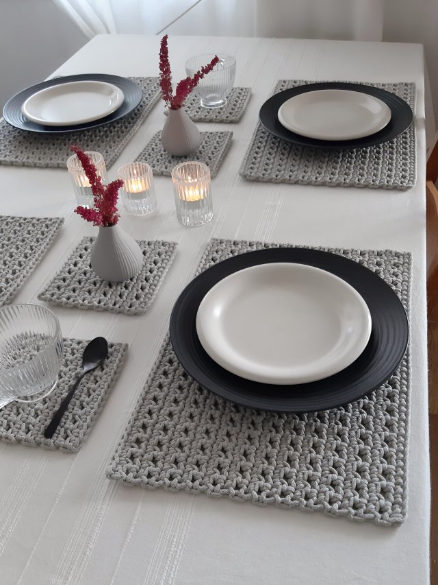 KOMPLET AŻUROWYCH PODKŁADEK