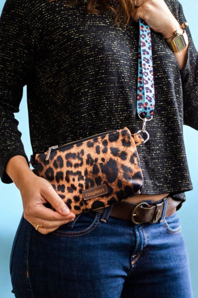 Mini torebka z weluru w panterkę