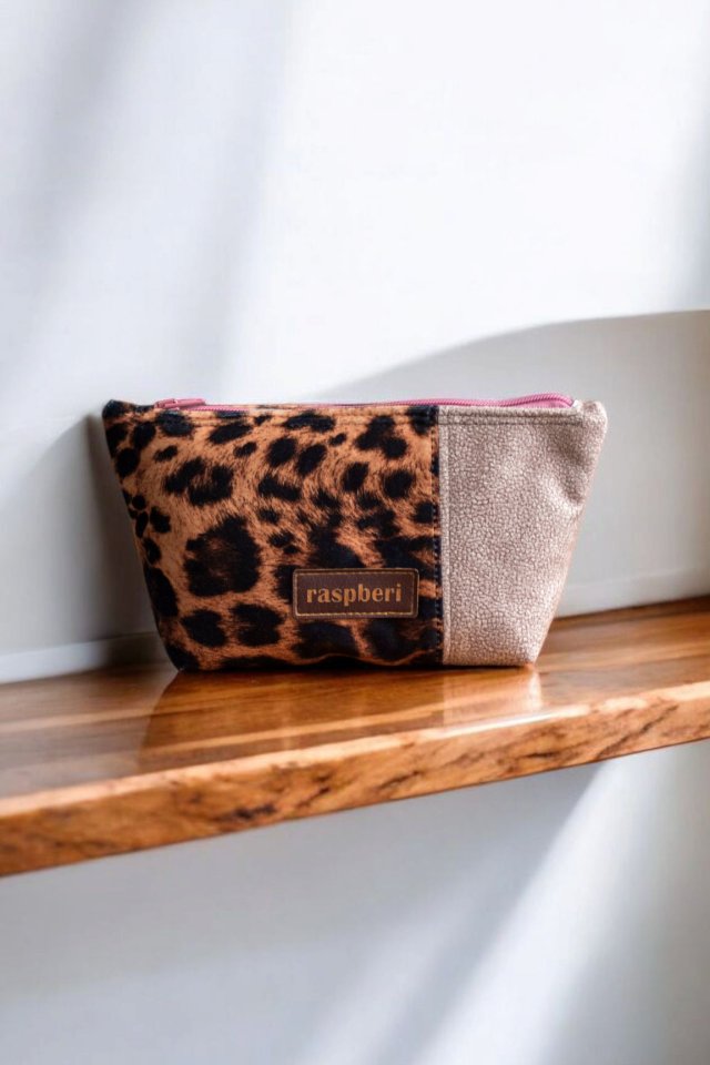 Kosmetyczka MIDI panterka + beż