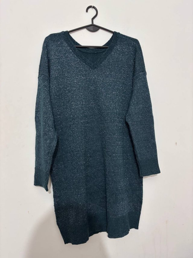 Ciemnozielona sukienka swetrowa z dekoltem V i połyskiem, miękka Esmara Rozmiar XXL / 44 / 16