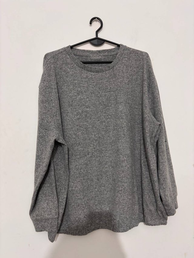 Szary miękki sweter oversize bez metki, uniwersalny krój, klasyczny ciepły model 48/4XL