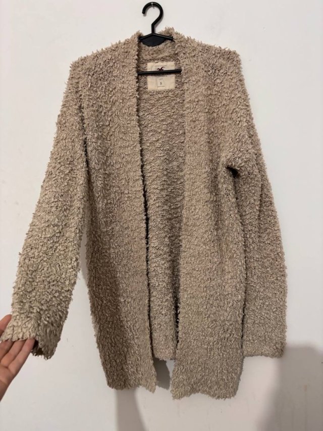 Miękki beżowy kardigan Hollister California S | ciepły długi sweter bez zapięcia