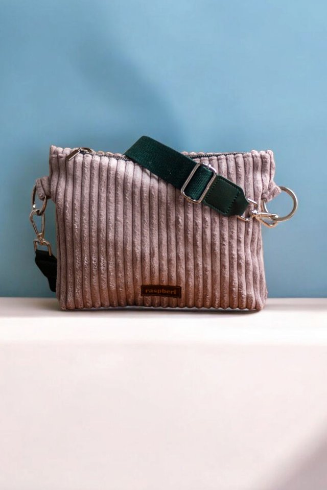 Pudroworóżowa kopertówka z grubego sztruksu