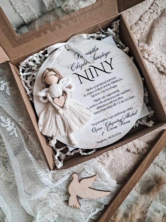 Kartka na chrzest anioł z makramy pamiątka chrztu dziewczynki