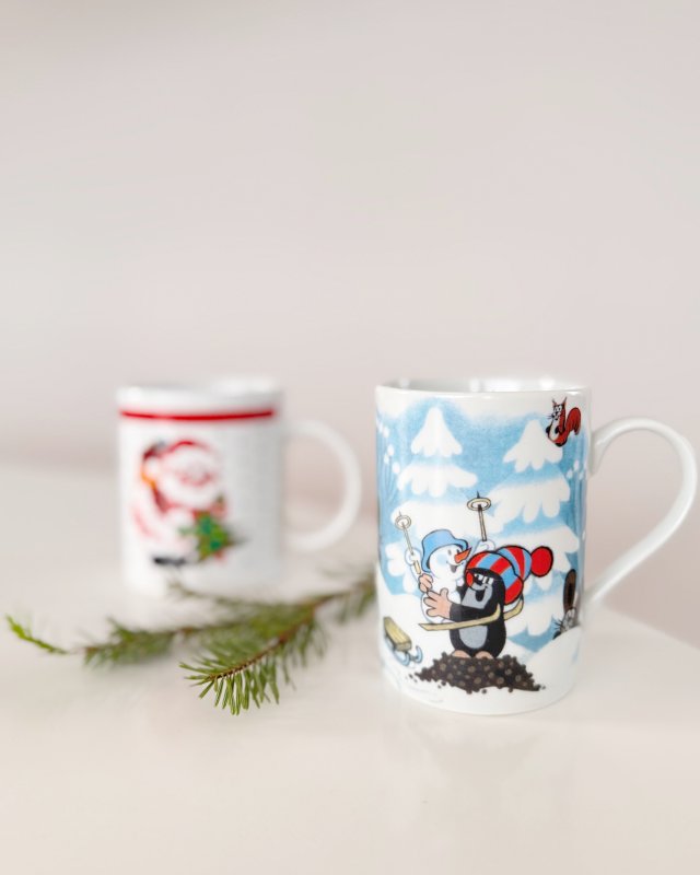 Kubek z Krecikiem w zimowej scenerii