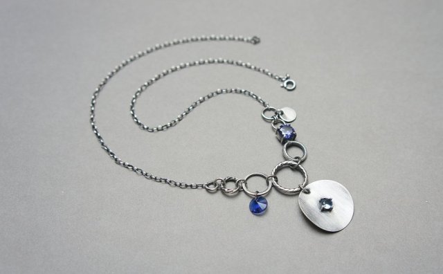 Zakazany owoc vol, 6 - naszyjnik