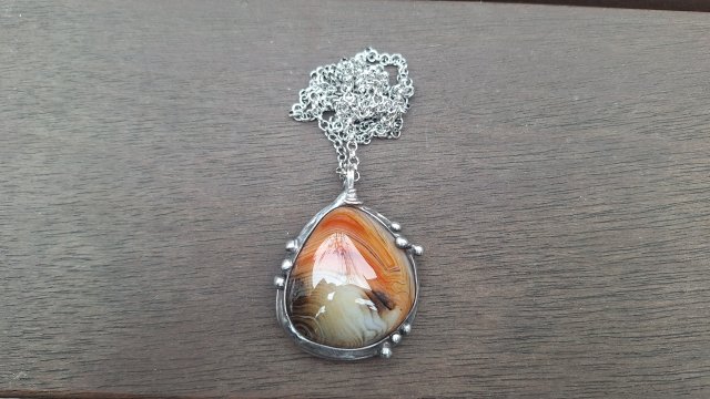 Płonące wzgórza - wisiorek