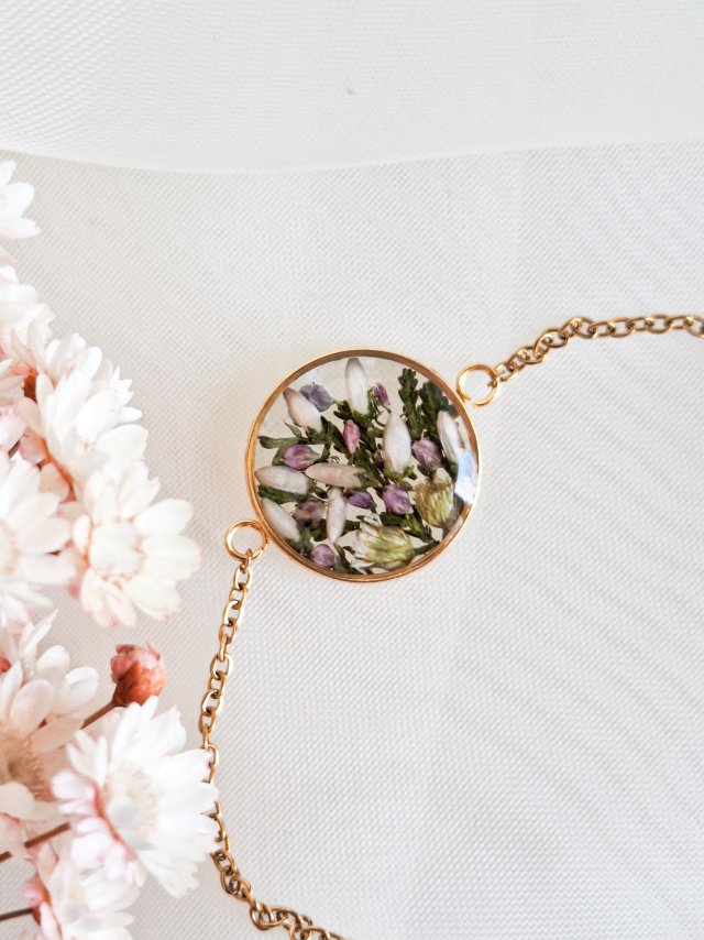 Bransoletka z prawdziwymi kwiatami