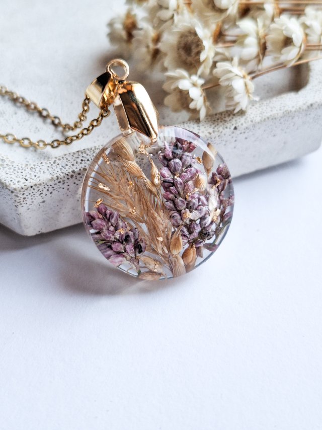 Wisiorek z żywicy suszone kwiaty polne