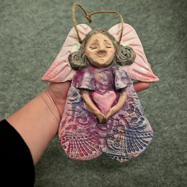 Anioł Radości. Ceramiczny Aniołek. Dekor wiszący