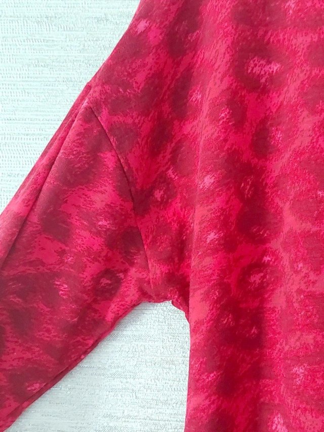 czerwona w zwierzęcy wzór